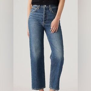 Levi’s Premium Ribcage Straight Ankle Size 28